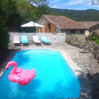 Villa de charme avec piscine privée. Vue magnifique sur le Parc National des Cévennes